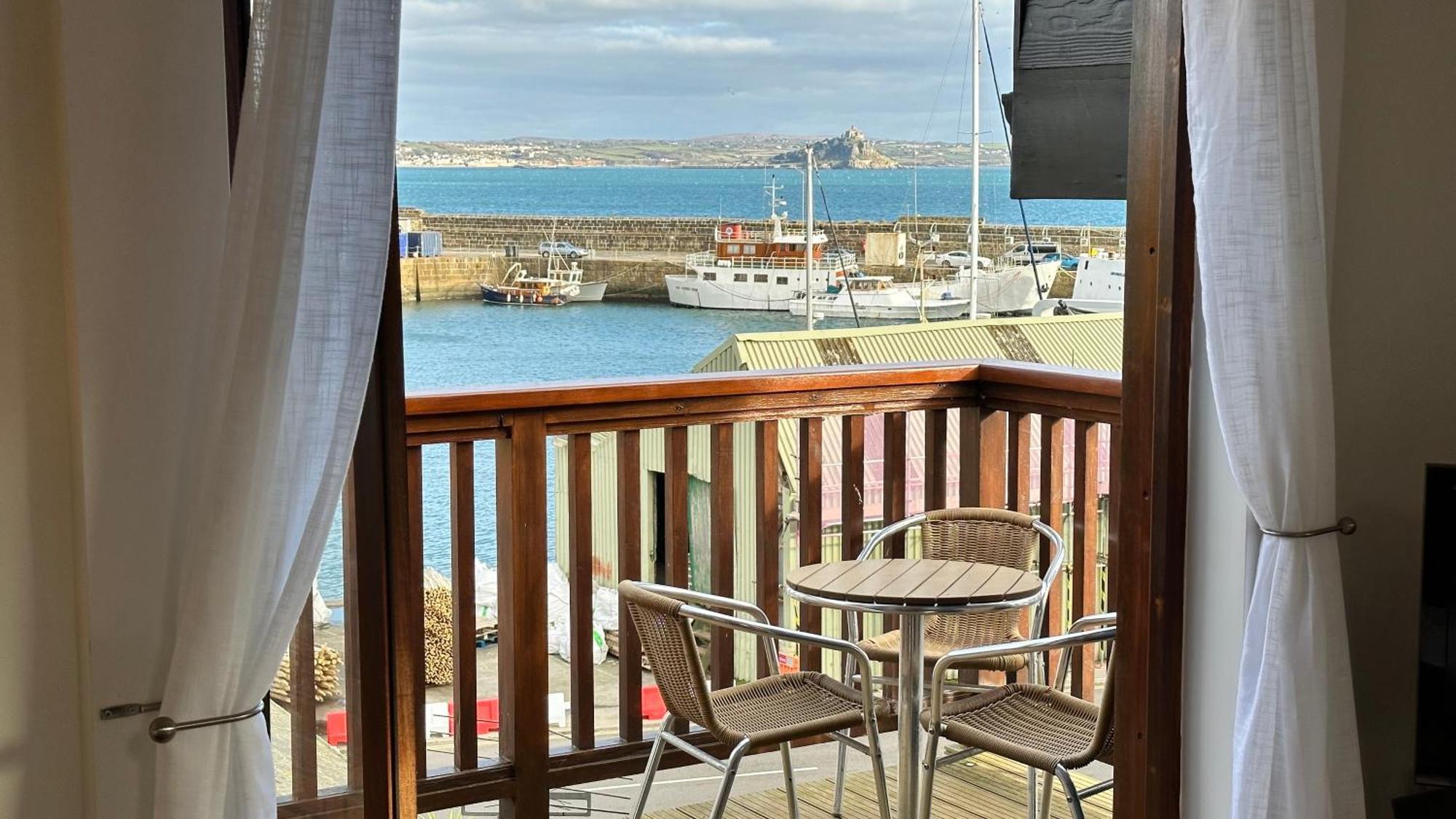 Penthouse 3 - Spacious Harbourside Apartment With Stunning Sea Views Penzance Eksteriør billede